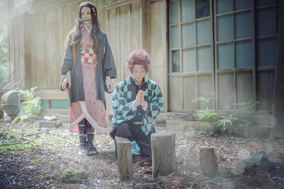赤羽律のインスタグラム：「「失っても失っても生きていくしかないんです。どんなに打ちのめされようと。」 ・ 竈門禰豆子 @akabaritsu ・ 竈門炭治郎 @mymasashi ・ P＊シトウさん ・ #鬼滅の刃  #鬼滅の刃コスプレ  #コスプレ  #コスプレイヤー #cosplay  #cosplayer  #nezuko  #kamadonezuko  #禰豆子  #竈門禰豆子  #kimetsunoyaiba  #akabaritsu  #きもの #kimono #oni #鬼滅の刃 #demonslayer #demonslayercosplay #getinstalike #竈門炭治郎 #akabaritsu」