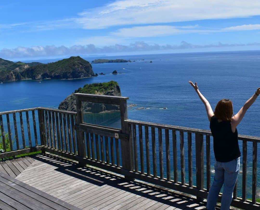 藤井瑞希さんのインスタグラム写真 - (藤井瑞希Instagram)「・ ・ 小笠原諸島には初上陸🚢 ・ ・ めちゃくちゃ酔うよと脅された船旅も全く揺れず12時間睡眠とり、現地に着くと、綺麗すぎて毎回手をあげたくなる最高の景色が至る所で見れて、とにかく最高💛です😍⭐︎ ・ ・ 小笠原中学校のみんなも積極的で、指導にも熱が入りました‼️ ・ ・ 明日も素敵な写真あげまくりますね🤳📷笑 ・ ・ #ogasawara #小笠原 #小笠原諸島 #小笠原中学校 #藤井瑞希 #あげたい写真が #多すぎる」6月27日 20時50分 - bdmntnfujiimizuki