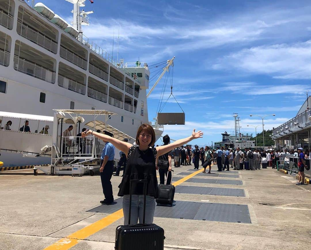 藤井瑞希さんのインスタグラム写真 - (藤井瑞希Instagram)「・ ・ 小笠原諸島には初上陸🚢 ・ ・ めちゃくちゃ酔うよと脅された船旅も全く揺れず12時間睡眠とり、現地に着くと、綺麗すぎて毎回手をあげたくなる最高の景色が至る所で見れて、とにかく最高💛です😍⭐︎ ・ ・ 小笠原中学校のみんなも積極的で、指導にも熱が入りました‼️ ・ ・ 明日も素敵な写真あげまくりますね🤳📷笑 ・ ・ #ogasawara #小笠原 #小笠原諸島 #小笠原中学校 #藤井瑞希 #あげたい写真が #多すぎる」6月27日 20時50分 - bdmntnfujiimizuki