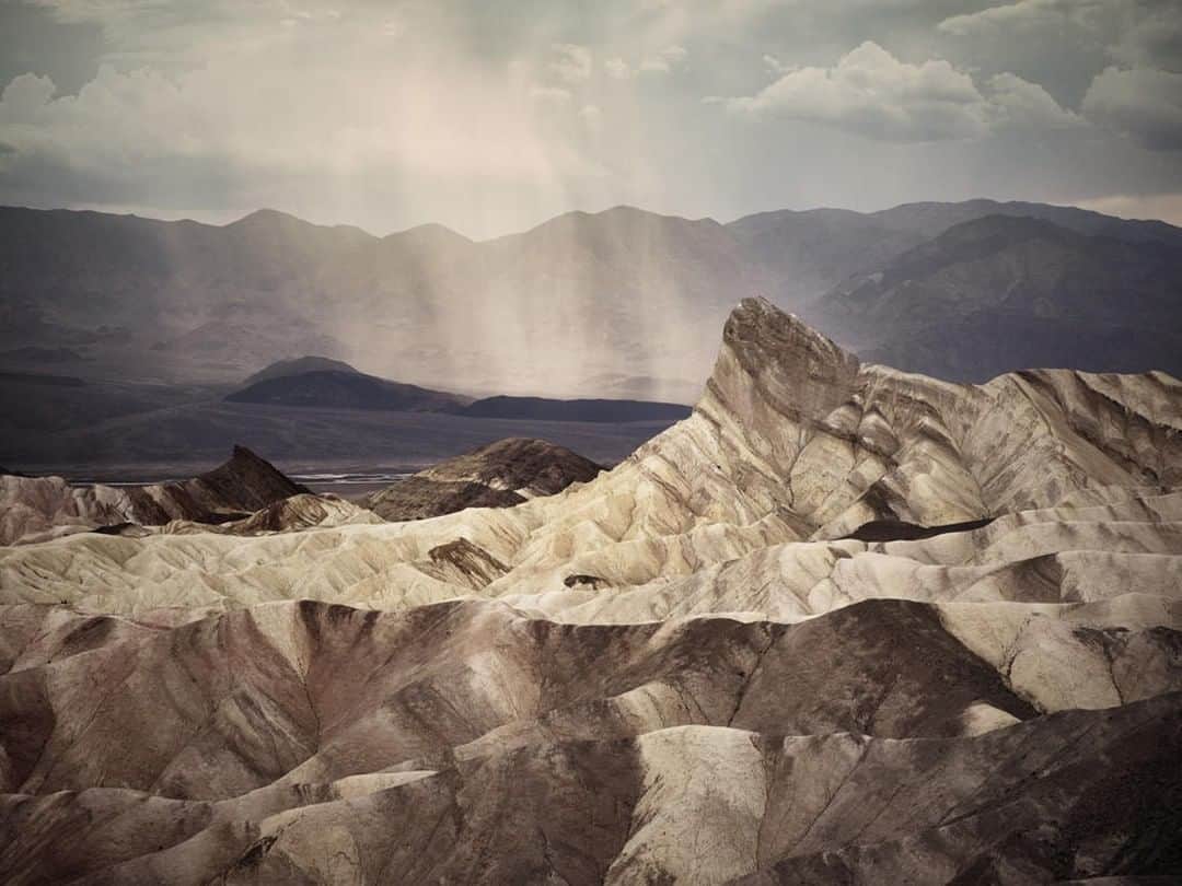 Fujifilm UKさんのインスタグラム写真 - (Fujifilm UKInstagram)「FEATURED PHOTOGRAPHER OF THE WEEK  Death Valley National Park, California. “In the natural world, we are always waiting for ethereal scenes like this to unfold and it is so satisfying when they do!” – @fm_doyle using the FUJIFILM GFX 50S & GF100-200mmF5.6  GFX 50S | GF100-200mmF5.6| F5.6 | ISO 400 | 1/640 sec  #Fujifilm #GFX #GFX50S #Fujifilmx_uk」6月27日 21時00分 - fujifilmuk