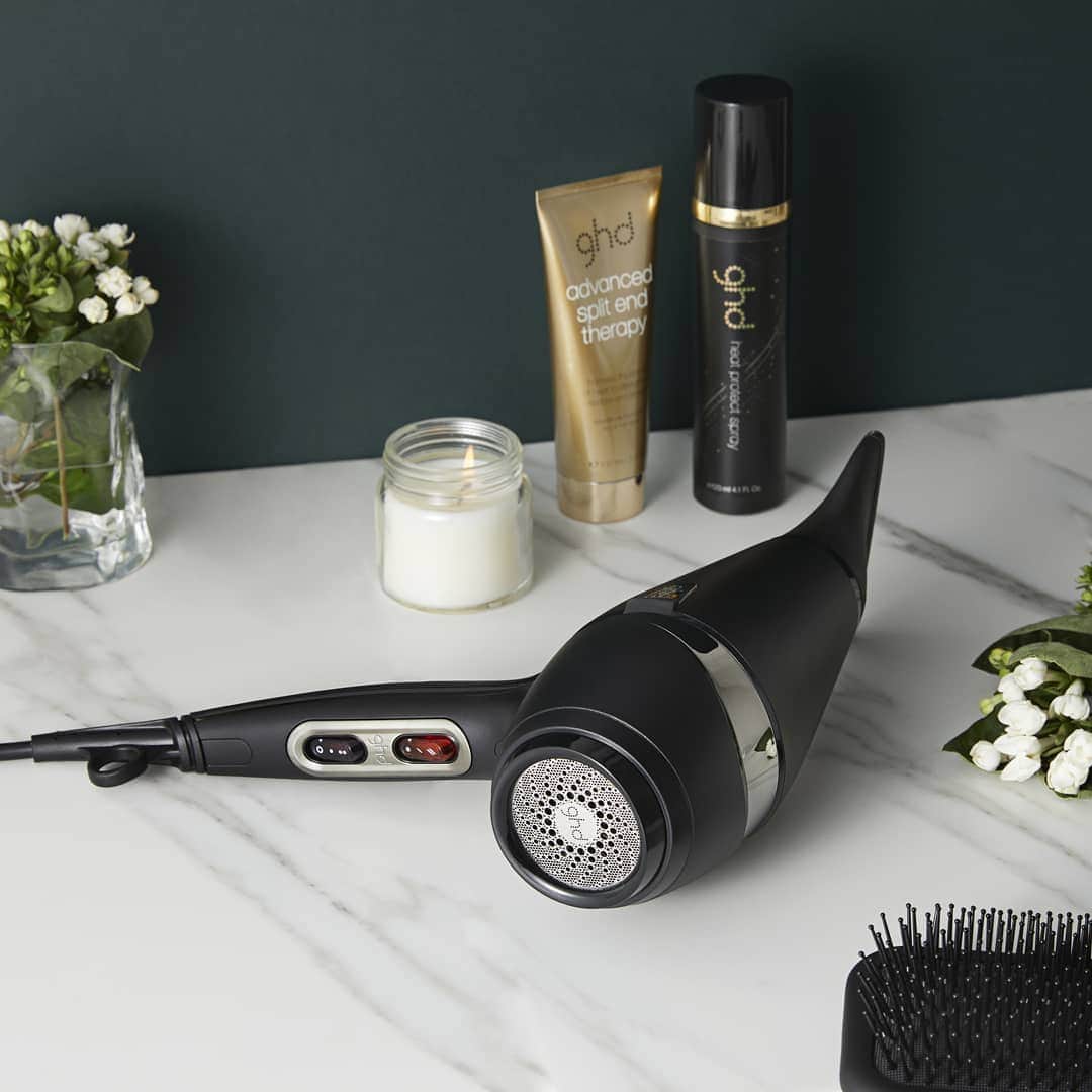 ghd hairさんのインスタグラム写真 - (ghd hairInstagram)「Whether you’re going to a prom, a wedding or a summer party; the ghd air is ideal for beautiful blow-drys❤️✨ #ghd #gdhair #professionalhairdryer #hairessential」6月27日 21時00分 - ghdhair