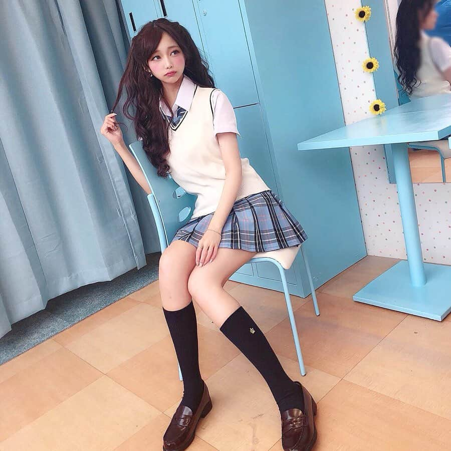 あやちゃんさんのインスタグラム写真 - (あやちゃんInstagram)「制服清楚ギャルの水色バージョンのアップ載せてなかったから💙✨笑 これまさに清楚ギャルじゃない？🤣 中学時代使ってたガラケーは鬼凸ケータイです😊💎💕 #カワイーヤ #制服 #制服デート #制服コーデ #なんちゃって制服 #韓国制服 #韓国制服レンタル #ハーフツイン #jk #清楚ギャル #原宿カフェ #原宿竹下通り #原宿スイーツ #原宿グルメ #竹下通り」6月27日 21時02分 - aya.you.love.r