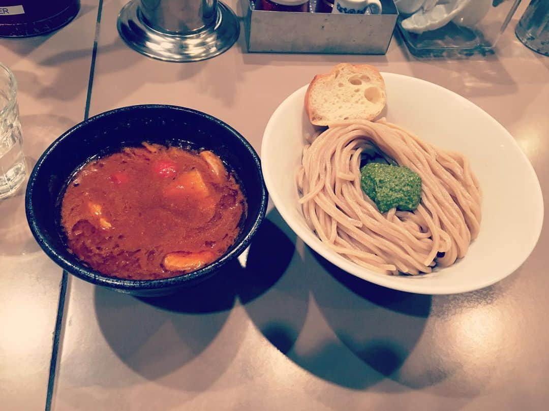 ダイガク.TVさんのインスタグラム写真 - (ダイガク.TVInstagram)「新宿で用事の後に🦐と🍅のつけ麺 この味すごくクセになる  #つけめん #ラーメン #ダイガクtv  #だいがく #学生団体 #映像編集 #動画編集」6月27日 21時03分 - daigaku.tv