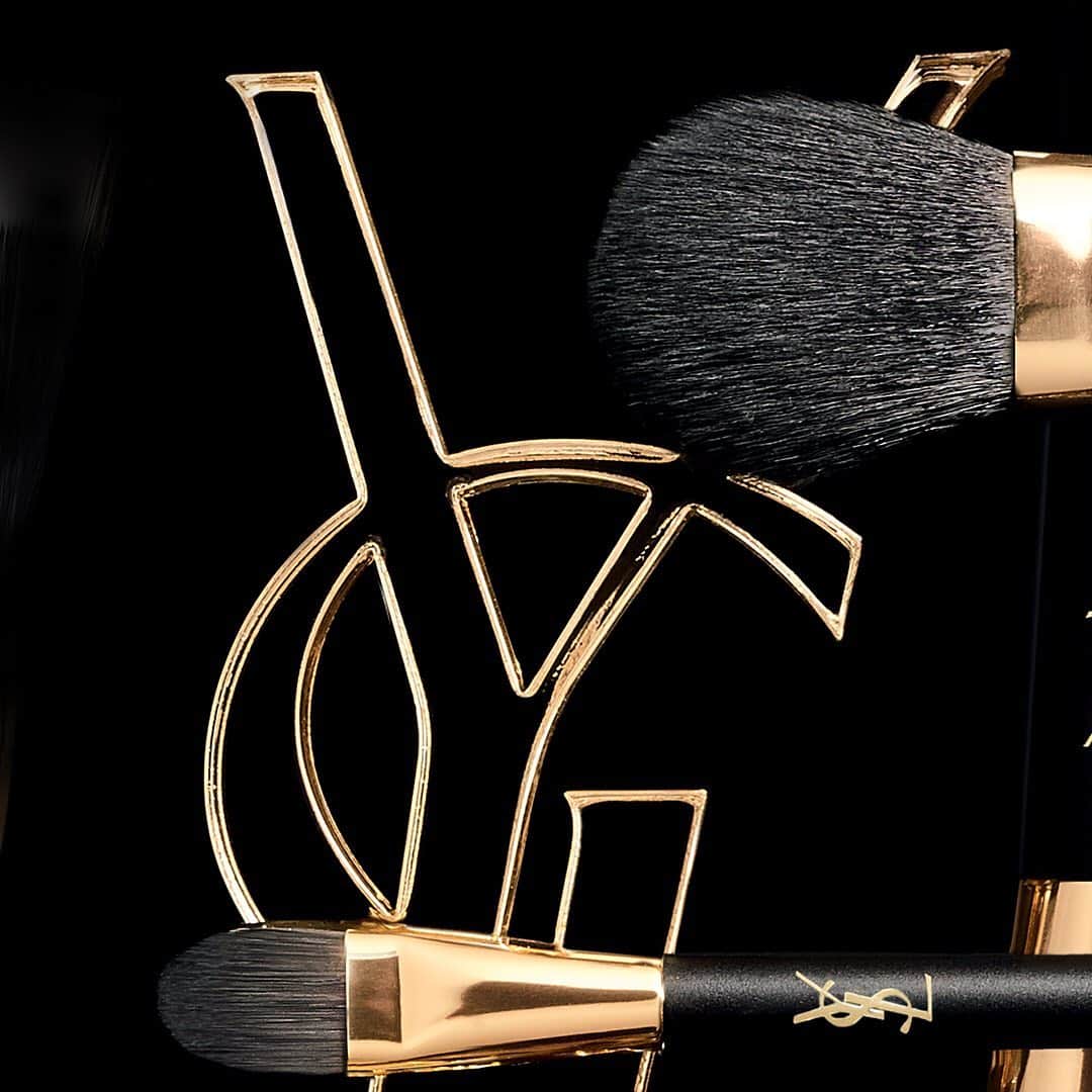 Yves Saint Laurent Beautyさんのインスタグラム写真 - (Yves Saint Laurent BeautyInstagram)「On your quest for perfect skin, don’t forget the little guys... CONCEALER BRUSH N°6, ideal for areas that require precise coverage EYESHADOW BRUSH N°10, a large brush to blend and smooth all eyeshadow textures #yslbeauty #makeupbrushes」6月27日 21時04分 - yslbeauty