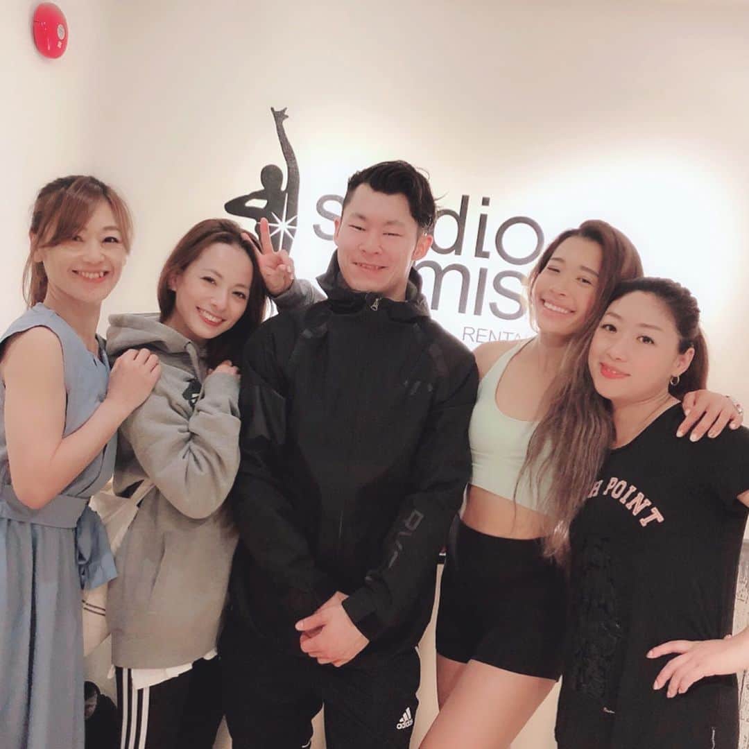 のインスタグラム：「ステキな出会い♡ @risapilates @makys.pilates @eri.pilates  ハッピーオーラ全開で魅力的 筋肉美が素敵で憧れの女性像♡  初めてトライしたポップピラティス☆ 全身の筋肉を使うキツさと、 リラックスできる動きのバランスが すごく好きな感じで、 またやりたいフィットネスの一つになりました(^^)☆ #instalove  #poppilates #poppilatesjapan #poppilatesarmy #ポップピラティス#ブレイクレティクス  #フィットネス #イベント #フィットネス女子#トレーニング #トレーニング女子 #筋トレ #体幹トレーニング  #breakletics #fitness #workout #training #event #ワークアウト #イベント日記 #アシスタント日記 #出会いに感謝 #初挑戦 #動く楽しさ #筋肉美 #美活 #日々トレ #憧れボディ #魅力的な女性 #原動力」