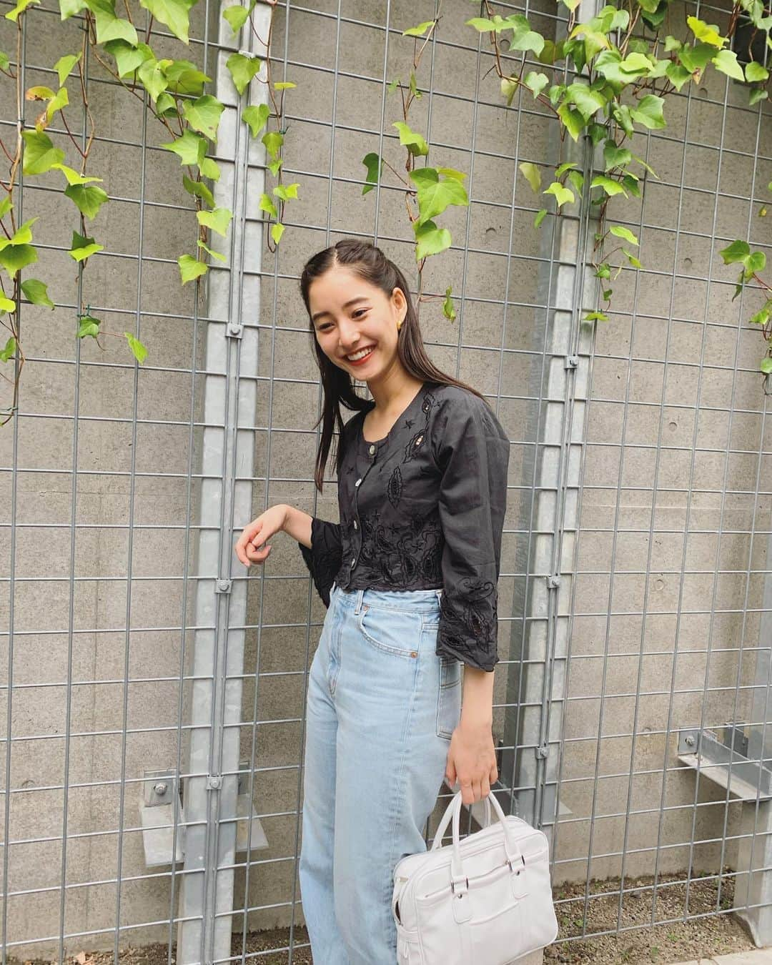 新木優子さんのインスタグラム写真 - (新木優子Instagram)「私服 tops : vintage bottom : macphee @tomorrowland_jp  shoes : @converse_jp× @tomorrowland_jp  bag : @commedesgarcons  earring : @knowhowjewelry」6月27日 21時19分 - yuuuuukko_