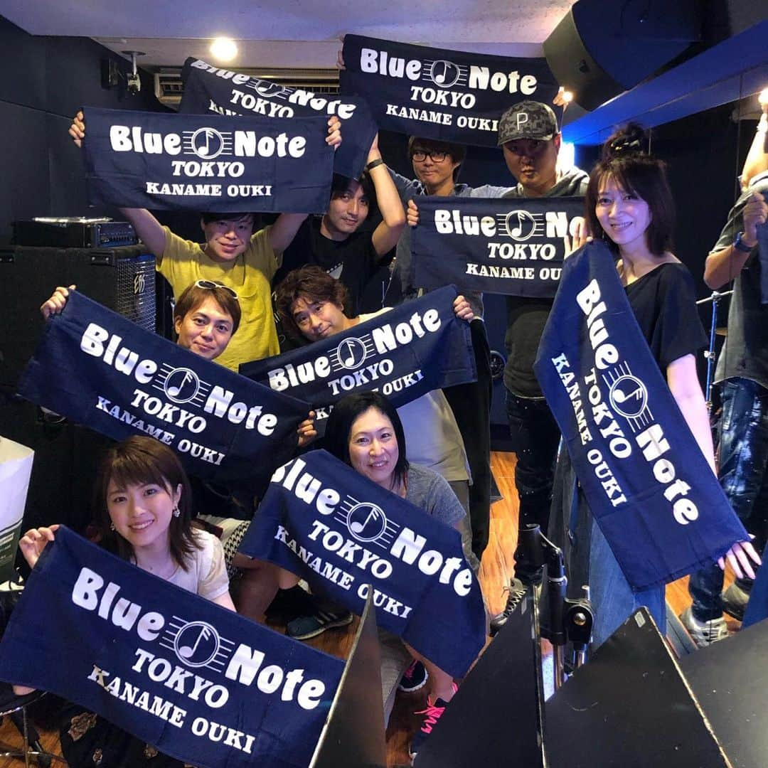 凰稀かなめさんのインスタグラム写真 - (凰稀かなめInstagram)「blue note東京 リハーサル 明日もリハ^_^ 楽しんで頂きたいな〜〜！ #bluenote  #ブルーノート東京 #懐かしい歌 #懐メロ #梅雨のジメジメを吹き飛ばす  #Phoenixtears #香りと役作り #お芝居大好き#kaname #かなめのカタチ #かなカタ #Phoenixtears #kanamebeans  #カナメビーンス #ブルーノート #凰稀かなめ #毎日前進 #孤独だっていいじゃない」6月27日 21時21分 - kanameouki_official