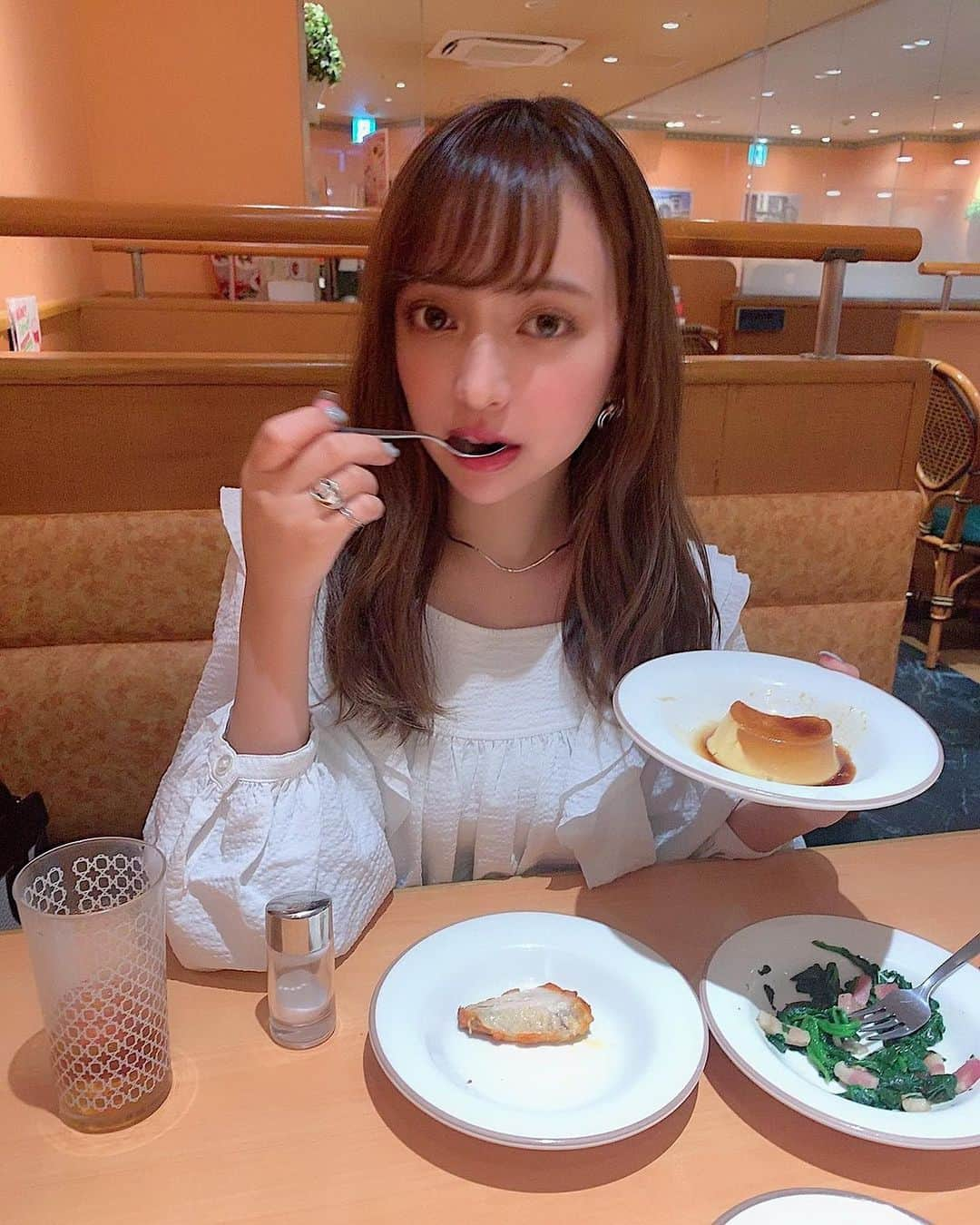 平尾優美花（ゆみちぃ）さんのインスタグラム写真 - (平尾優美花（ゆみちぃ）Instagram)「ファミレスで食べ散らかす さあてどこのファミレスでしょう🤔🍴」6月27日 21時26分 - hirao_yumika