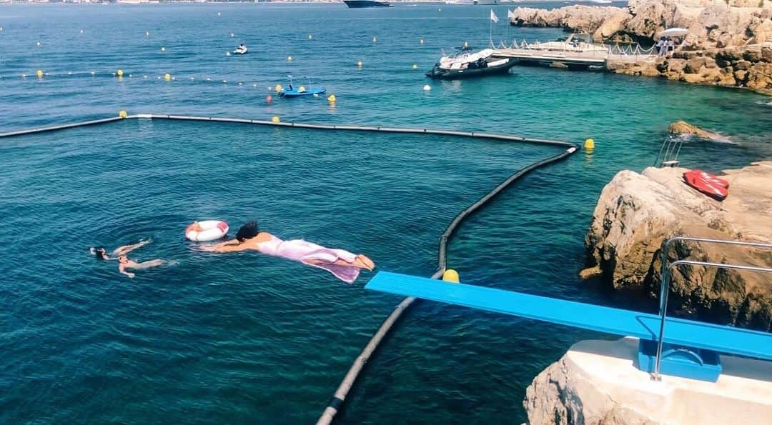 ダニジョーのインスタグラム：「TAKE THE PLUNGE 🙌🏼 🌊  @danielleasnyder in the lilac slip • tap to shop #dannijogirls」