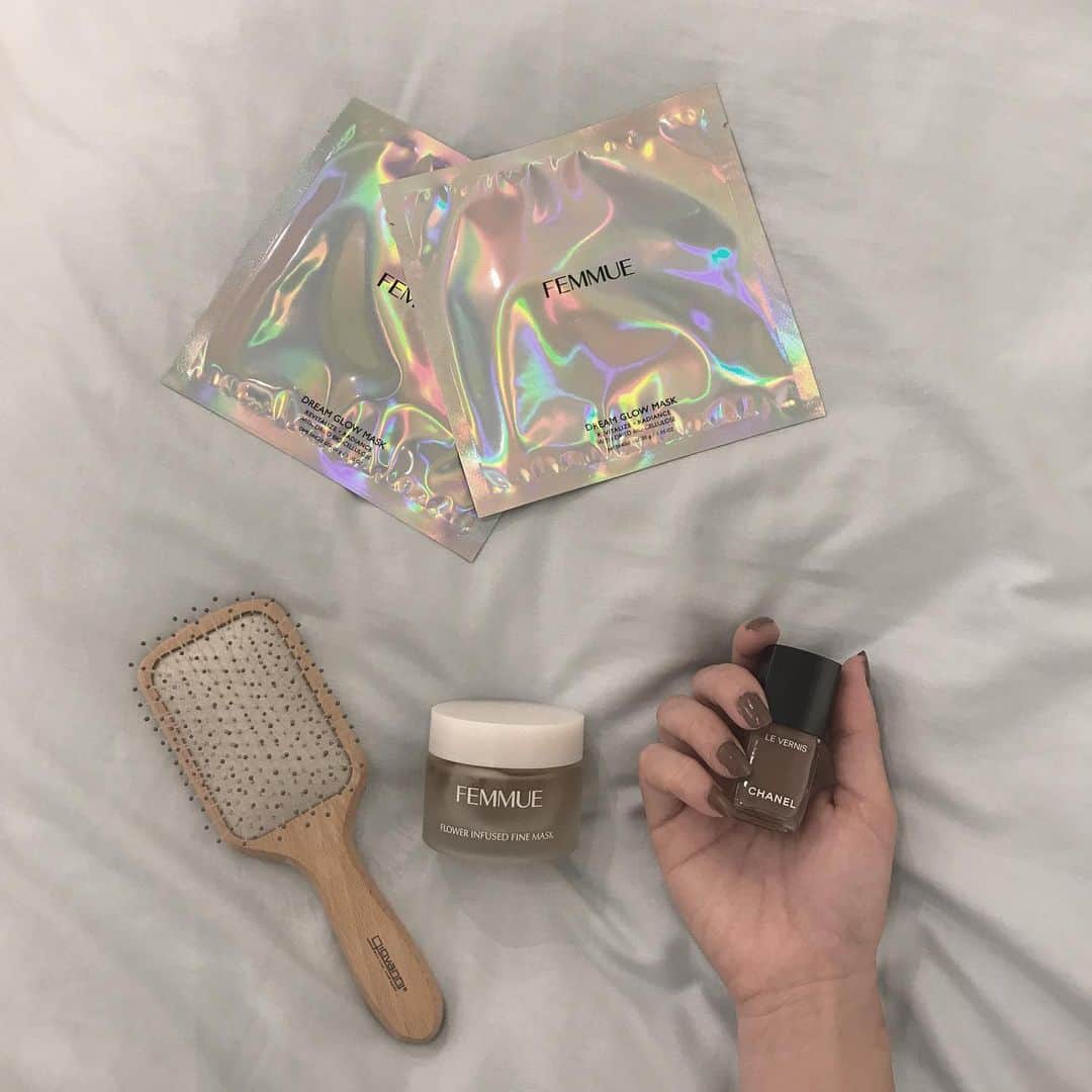 のインスタグラム：「#femmue の パックお気に入り🖤」