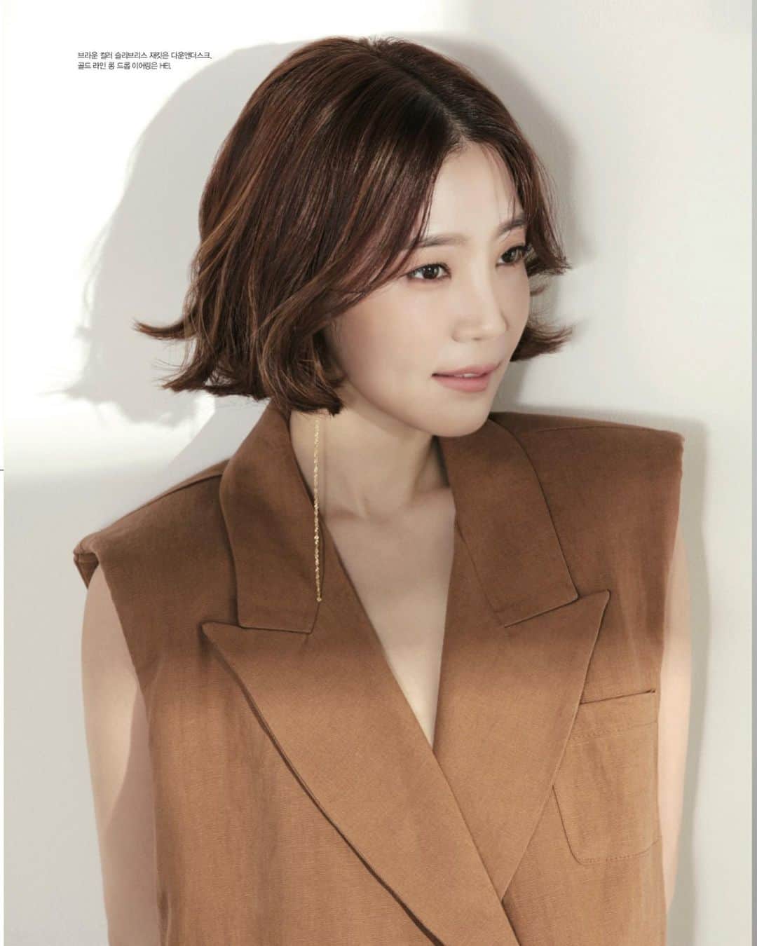 シン・ダウンさんのインスタグラム写真 - (シン・ダウンInstagram)「. 7월호 📅 나의 소중한분들과 함께 💫 . Styling @bomin.cho with은수 Makeup @ssonwow  with승현 Hair @unmi_seo  with @oo_mi_ra . #thankyou#magazinecover#여성조선」6月27日 21時34分 - shindandan_