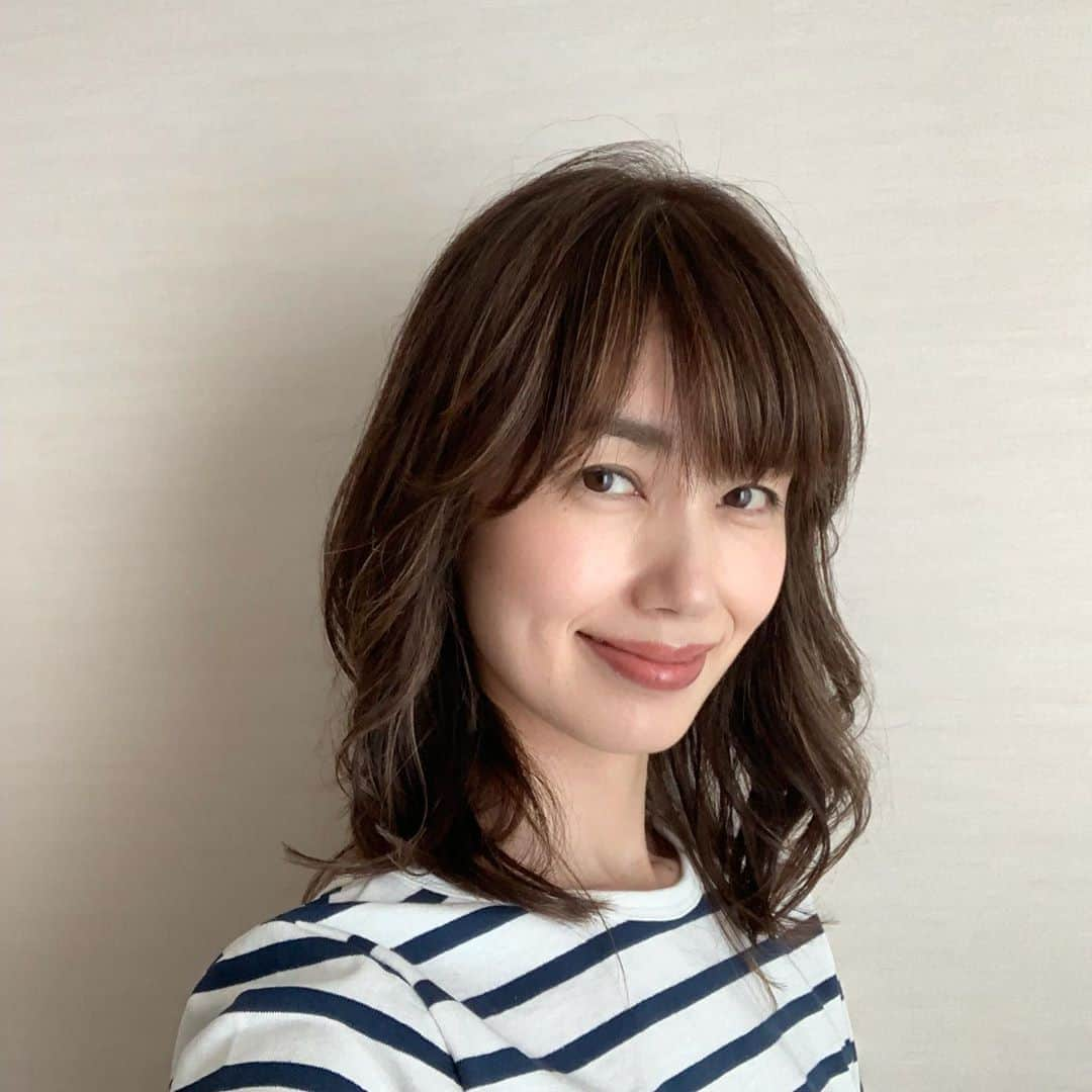 武藤京子さんのインスタグラム写真 - (武藤京子Instagram)「* 昨日の ヘアメンテナンスの 仕上がりです💈 * ジメジメ梅雨も きちんと整えてもらうと 毎日の髪の扱いが 断然楽に🙆‍♀️ * スタイリスト／百瀬 優 さん @momoseyu_  カラーリスト／須貝 智有 さん  カキモトアームズ青山店 * @kakimotoarms_aoyama_official  #kakimotoarmsaoyama  #kakimotoarms  #ブログ更新しました #プロフィールにブログのリンク貼ってます」6月27日 21時43分 - kyokomuto0628