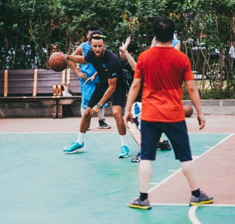 ステフィン・カリーさんのインスタグラム写真 - (ステフィン・カリーInstagram)「Beijing chronicles. Where History meets the present 🙏🏽 @underarmour @uabasketball」6月27日 21時38分 - stephencurry30