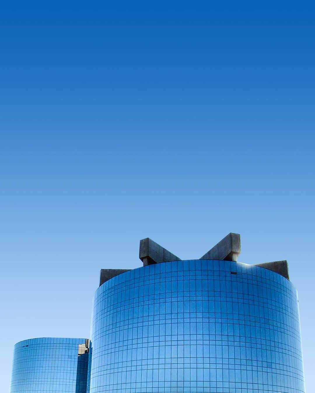 ジルマ・ルセフさんのインスタグラム写真 - (ジルマ・ルセフInstagram)「MONUMENTOS A CÉU ABERTO Projetado por Oscar Niemeyer, o edifício-sede da Procuradoria-Geral da República já estava previsto no plano original de Lucio Costa para Brasília. Mas só foi iniciado em 1996, sendo inaugurado em 2002. #oscarniemeyer #procuradoriageraldarepublica #brasilia #luciocosta」6月27日 21時39分 - presidenciadobrasil