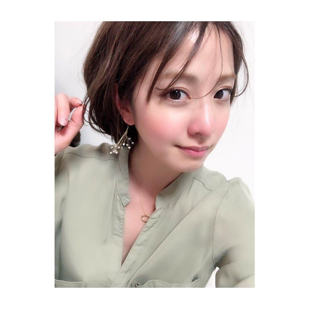 本郷杏奈さんのインスタグラム写真 - (本郷杏奈Instagram)「ショートにしたいって ずっと言ってるけど勇気ない😂😂😂 たまに、髪中に入れて ショートを楽しんでるよ☺️ 今日もお疲れ様でした♡  #photography #happy#japan」6月27日 21時44分 - annahongou