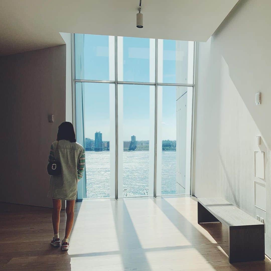 リウ・ウェンのインスタグラム：「Horizontal ➡️ Vertical ⬇️ Diagonal ↘️」