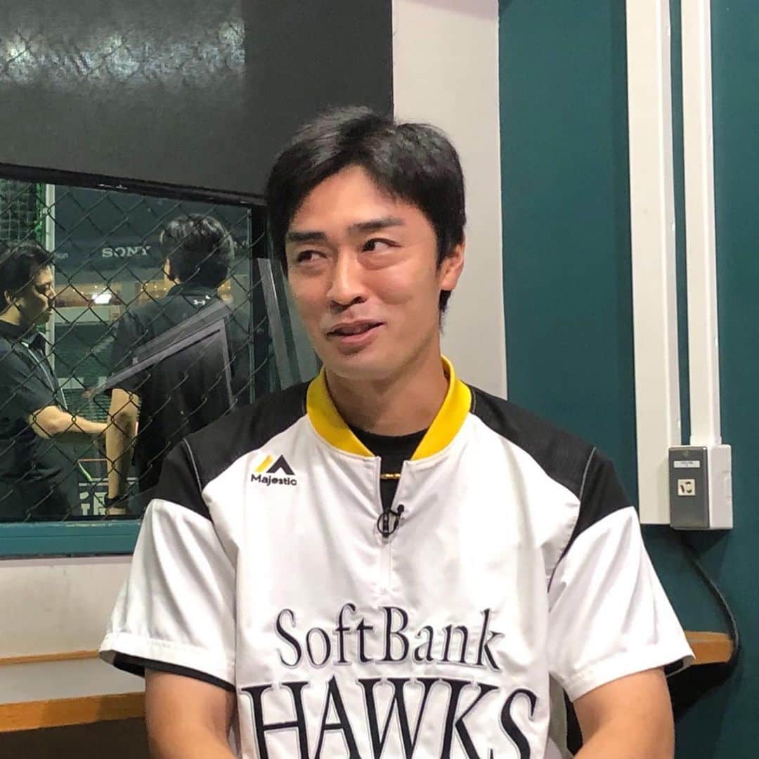 テレビ西日本「Cubetnc」さんのインスタグラム写真 - (テレビ西日本「Cubetnc」Instagram)「セパ交流戦の優勝が決まる大一番で、 ソフトバンクホークスの和田毅投手が挙げた 651日ぶりの勝ち星！ 福岡を元気づけてくれる、見事な投球でしたよね。 というわけで、「勝ち星を挙げたら…」と “ある約束”を和田投手としていた ＴＮＣ野球解説者の池田さんが、 復活への思いを単独インタビューしてきました！ 貴重な視聴者プレゼントもありますので、 みなさん、ぜひ応募に必要な“キーワード”の メモの準備をしてご覧ください。 放送はあさって、29日（土）あさ10時25分からです。 お楽しみに！  #池田親興 #和田毅 投手　#651日ぶりの勝利 #ソフトバンクホークス　#sbhawks #福岡NEWSファイルCUBE #田久保尚英　#角田華子 #テレビ西日本　#TNC」6月27日 21時59分 - cubetnc