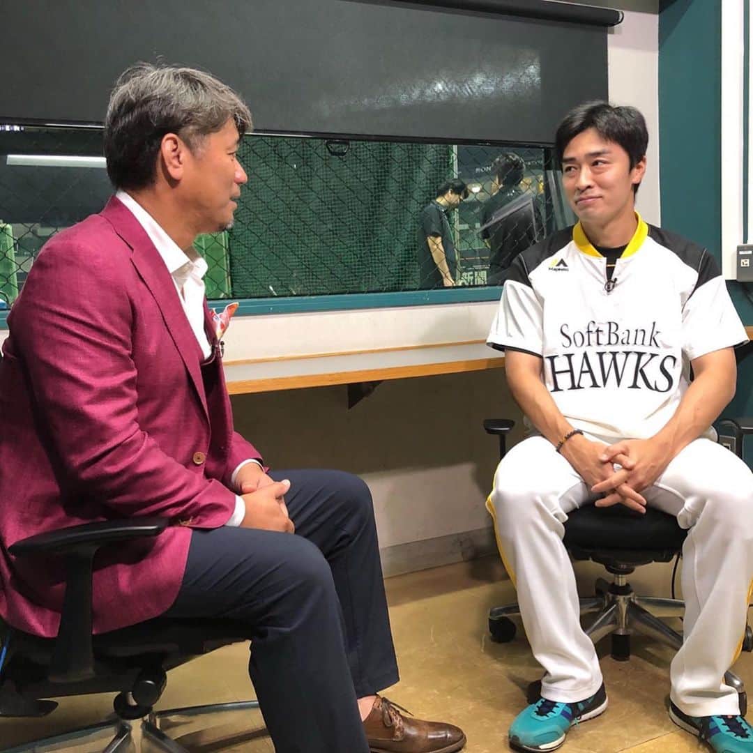 テレビ西日本「Cubetnc」さんのインスタグラム写真 - (テレビ西日本「Cubetnc」Instagram)「セパ交流戦の優勝が決まる大一番で、 ソフトバンクホークスの和田毅投手が挙げた 651日ぶりの勝ち星！ 福岡を元気づけてくれる、見事な投球でしたよね。 というわけで、「勝ち星を挙げたら…」と “ある約束”を和田投手としていた ＴＮＣ野球解説者の池田さんが、 復活への思いを単独インタビューしてきました！ 貴重な視聴者プレゼントもありますので、 みなさん、ぜひ応募に必要な“キーワード”の メモの準備をしてご覧ください。 放送はあさって、29日（土）あさ10時25分からです。 お楽しみに！  #池田親興 #和田毅 投手　#651日ぶりの勝利 #ソフトバンクホークス　#sbhawks #福岡NEWSファイルCUBE #田久保尚英　#角田華子 #テレビ西日本　#TNC」6月27日 21時59分 - cubetnc