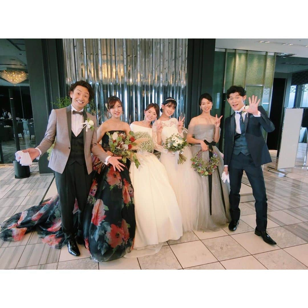 的場絢香さんのインスタグラム写真 - (的場絢香Instagram)「#20190623﻿ ﻿ ✌︎👰🏻🤵🏻✌︎﻿ ﻿ 事務所の皆さんと🌹﻿ ﻿ ペアの猪島さん、﻿ 司会の早苗さん、﻿ LaSoraの方々と♩﻿ ﻿ __________________________________________ #ブライダル #ウェディング #ドレスショー #ホテル日航金沢 #アドバンス社 #bridal #wedding #weddingdress  #hotelwedding #lasora #happy」6月27日 21時59分 - ayaka_matoba