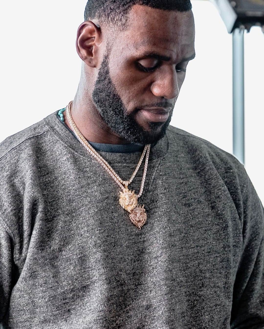 リモワさんのインスタグラム写真 - (リモワInstagram)「Legacies are about paving the way for others. See what the road has taught @kingjames. Watch his travel story on our IGTV.⁣ ⁣⁣⁣⁣ ⁣⁣#RIMOWA #NeverStill」6月27日 22時00分 - rimowa