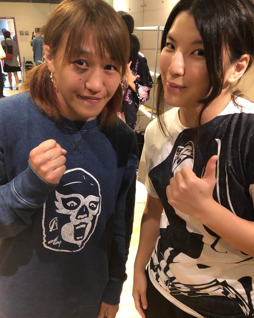 のインスタグラム：「It was a day of the MAKAI💛  魔界稽古だったよー😊志田ちゃんと🤳  #makai #act #acting #action #stage #show #fight #fighting #actress #prowrestling #prowrestler #aew #friends #today #魔界 #musical #ミュージカル #ファイティング #稽古 #練習」