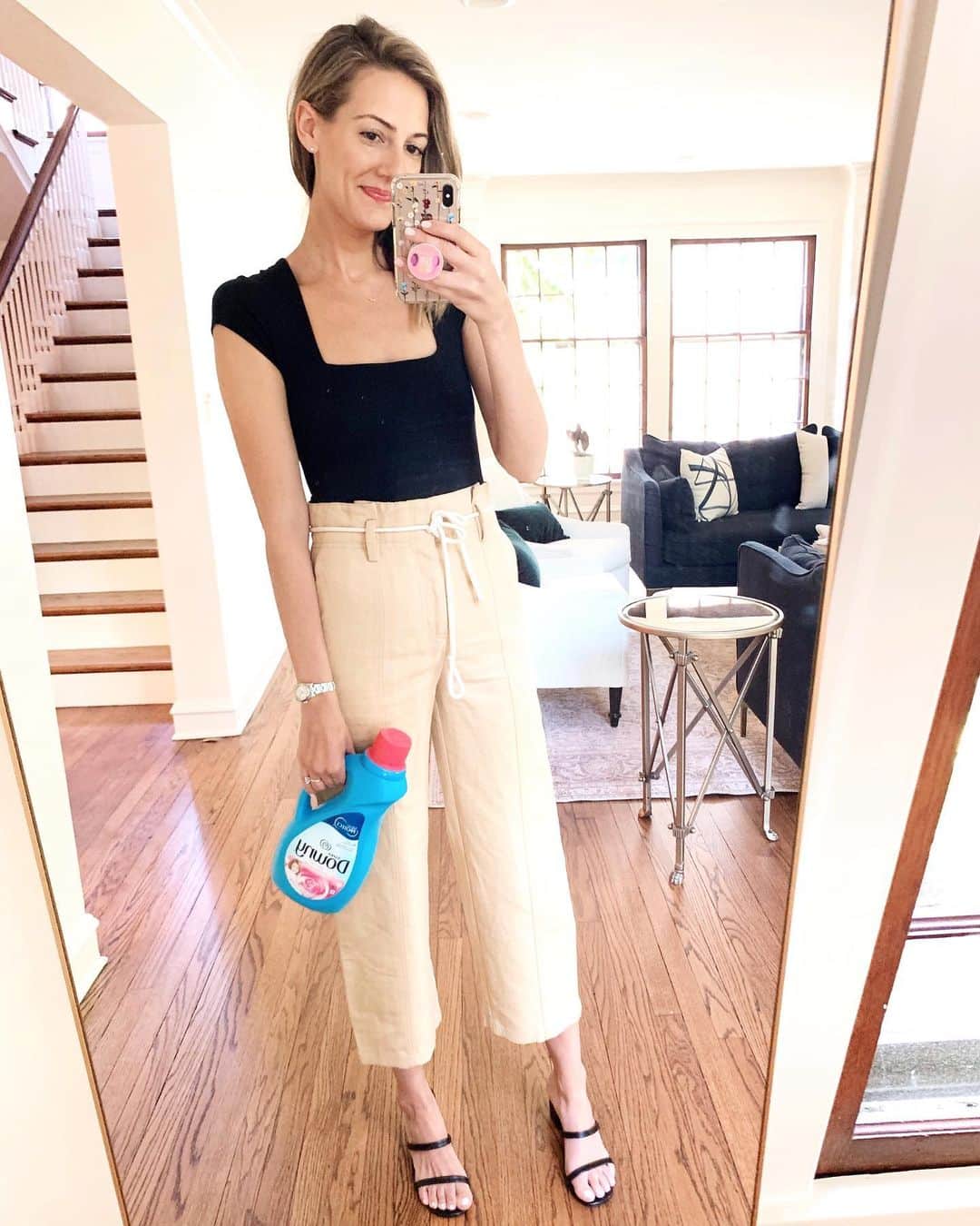 Anna Jane Wisniewskiのインスタグラム：「When I launched my weekly #shopyourcloset series earlier this year, I received so many comments and questions.  The comments were mostly thanking me for showing people how to breathe more life into their own respective closets.  In a world of 'more more more,' I pride myself on wearing items that are years old, season after season.  There is so much good stuff in your closet--you just need to look at it with new eyes!  The tough part was figuring out how to care for clothes well enough that they last for years.  I'm a huge believer in using the cold, delicate wash and hang dry method (a good steam or iron is usually needed) and using the dry cleaner as necessary.  If you treat your clothing well, it'll do the same in return.  That’s why when @downy asked me to be part of the #30Wears Challenge I jumped at the chance.  Are you kidding me?! That's already what I try to do with my own closet and I am all for extending the longevity of my pieces.  It turns out that the average person wears an article of clothing LESS THAN 10 TIMES before throwing it away; not only is that extremely wasteful but it's downright sad.  Proper care and washing (and proper styling) can get the most of your wardrobe and I am here for that challenge.  Throughout the month on IG stories, you'll see me wearing, styling, and washing with cold water and conditioning with Downy) this black bodysuit--I challenge you do the same.  Let's wear our clothes this summer, shall we? Check out the link in my bio for to get your Downy now! #washitbetterloveitlonger #ad」