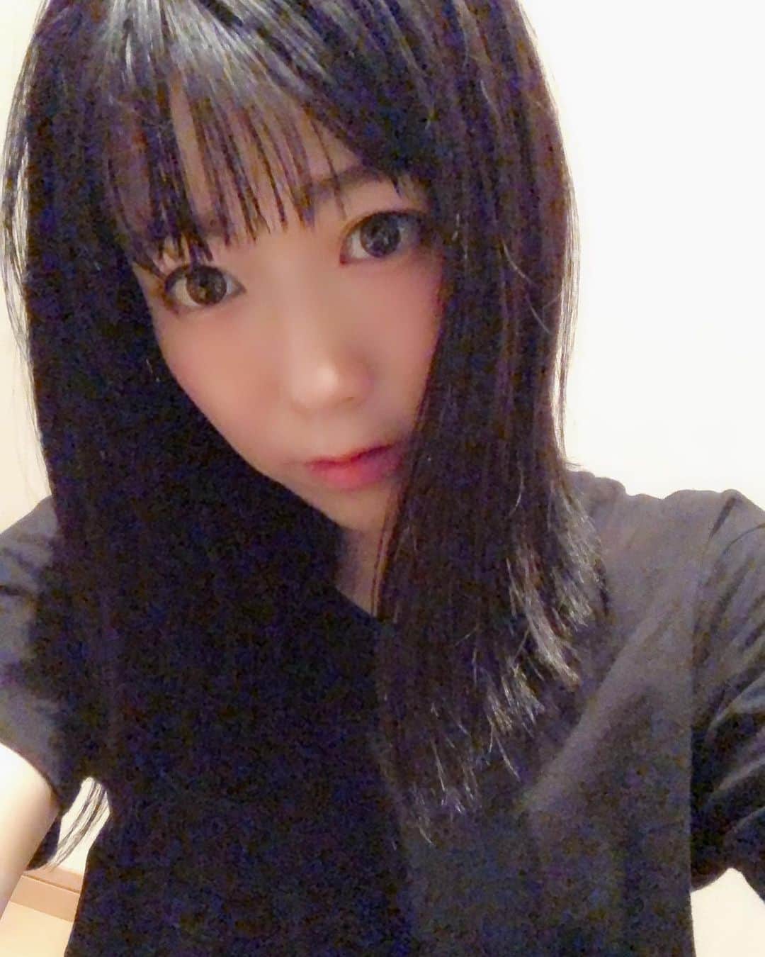 夏奈子さんのインスタグラム写真 - (夏奈子Instagram)「黒髪にしました。 黒染めではないけど。 黒髪で若返りと真面目効果。 でも、人は見かけじゃないよ。 きっと。」6月27日 22時06分 - chankana0609