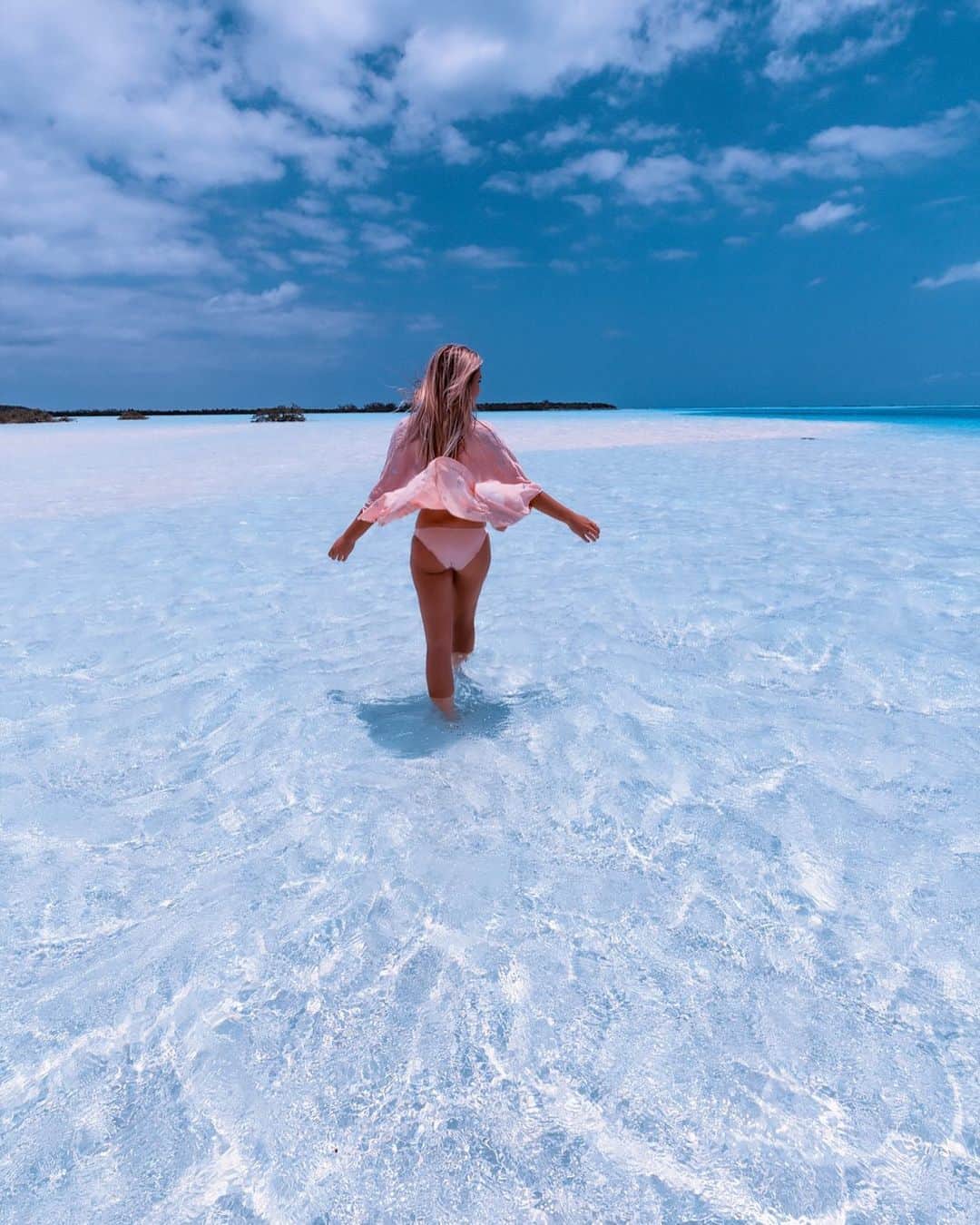のインスタグラム：「Flew to heaven on my pink wings 💗 Set by @chaserbrand 💕」
