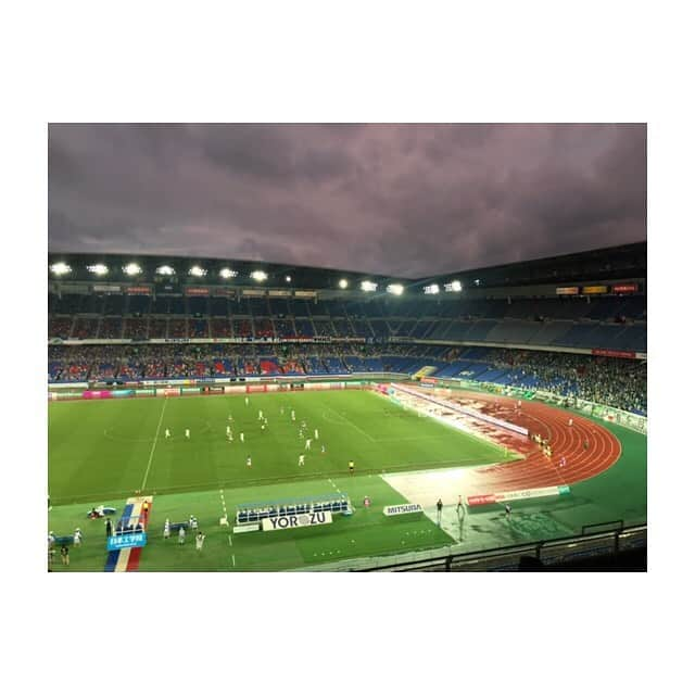 川口智美さんのインスタグラム写真 - (川口智美Instagram)「さゆと #サッカー観戦 ⚽️ #横浜Fマリノス vs #松本山雅FC の試合を観ました❤️💙💚 サッカーの試合が終わった後は いつもアドレナリンが出ている 気がする！w  さゆ、ありがとう〜♪ #jleague #soccer #fmarinos #yamagafc #マリノス #松本山雅 #日産 #日産スタジアム #Jリーグ #スポーツ観戦」6月27日 22時07分 - horipro_satomikawaguchi