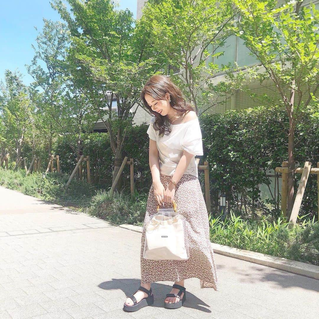 haruさんのインスタグラム写真 - (haruInstagram)「ㅤㅤㅤㅤㅤㅤㅤㅤㅤㅤㅤㅤㅤ ㅤㅤㅤㅤㅤㅤㅤㅤㅤㅤㅤㅤㅤ ㅤㅤㅤㅤㅤㅤㅤㅤㅤㅤㅤㅤㅤ #ootd ㅤㅤㅤㅤㅤㅤㅤㅤㅤㅤㅤㅤ 一目惚れした mystic のトップス🥺💗 デニムスカートやデニムパンツと合わせたかったけど 最近よく履いていたので GU のスカートあわせました☺ ㅤㅤㅤㅤㅤㅤㅤㅤㅤㅤㅤㅤㅤ うしろもかわいいの(  ˊᵕˋ )🧡 ㅤㅤㅤㅤㅤㅤㅤㅤㅤㅤㅤㅤㅤ ❤︎ tops : #mystic ❤︎ skirt : #GU ❤︎ bag : #freaksstore ❤︎ shoes : #teva ㅤㅤㅤㅤㅤㅤㅤㅤㅤㅤㅤㅤㅤ ㅤㅤㅤㅤㅤㅤㅤㅤㅤㅤㅤㅤㅤ お洋服の詳細はWEARに載せています☺️！ ㅤㅤㅤㅤㅤㅤㅤㅤㅤㅤㅤㅤㅤ あと10日で 大阪フリマ だ〜っ𓅯 ⠜ たのしみだなあっ(˶‾᷄ ⁻̫ ‾᷅˵)🧡 ㅤㅤㅤㅤㅤㅤㅤㅤㅤㅤㅤㅤㅤ #女の子コーデ#カジュアルコーデ#プチプラコーデ#厚底サンダル #harucd ㅤㅤㅤㅤㅤㅤㅤㅤㅤㅤㅤㅤㅤ」6月27日 22時12分 - __haru3