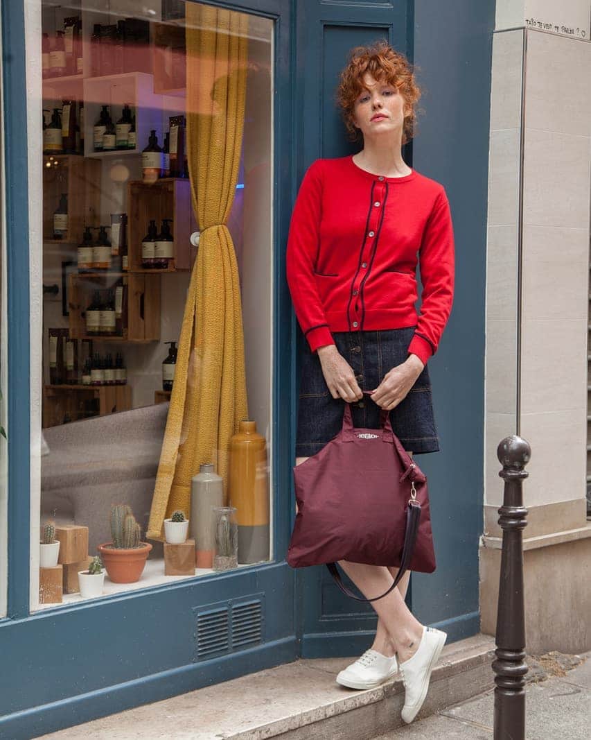 ベンシモンのインスタグラム：「Interlude Marine 🌊 Rouge, denim, marine, une nouvelle capsule esprit bord de mer. > Sur Bensimon.com et dans nos boutiques 🇬🇧 Navy Edition 🌊 Red, denim and navy blue, a new seaside spirit capsule. > Available on Bensimon.com and our stores #bensimon #interludemarine #capsule #summer」
