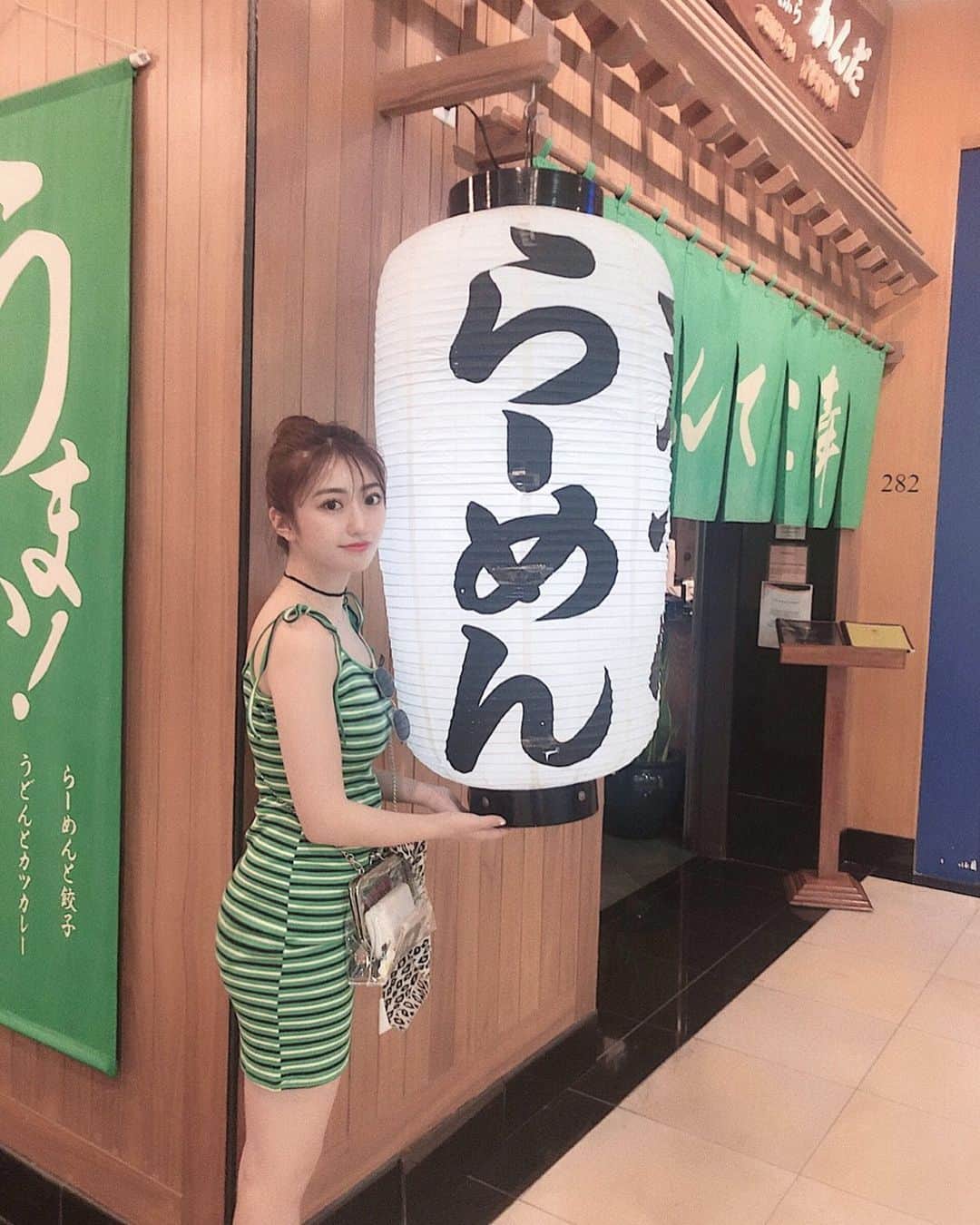 山木彩乃さんのインスタグラム写真 - (山木彩乃Instagram)「帰国したらすぐ行く場所はラーメン🍜毎回ラーメン食べないと帰った気持ちにならない。これは現地のラーメン屋さんだけど。笑 #らーめん #ラーメン大好き」6月27日 22時26分 - yamaki__ayano
