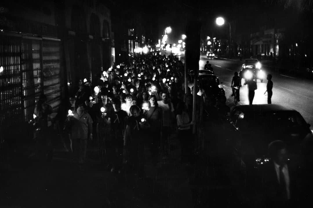 lifeさんのインスタグラム写真 - (lifeInstagram)「1971 candlelight parade in New York City during Gay Liberation Week, in commemoration of the 1969 Stonewall riots in Greenwich Village. (Grey Villet—The LIFE Picture Collection/Getty Images) #pride #stonewall #tbt」6月27日 22時26分 - life