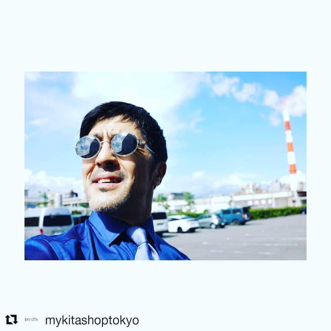 谷中敦さんのインスタグラム写真 - (谷中敦Instagram)「MYKITA さいこうです！😄 #Repost @mykitashoptokyo ・・・ 東京スカパラダイスオーケストラ @tokyoska_official の谷中敦さん @a.yanaka がDECADES SUNシリーズの新作GISELLEをご愛用してくださっています。いつもありがとうございます。 @a.yanaka who is a member of @tokyoska_official wearing DECADES SUN new model GISELLE. Thank you! #MYKITA #atsushiyanaka #tokyoskaparadiseorchestra」6月27日 22時26分 - a.yanaka