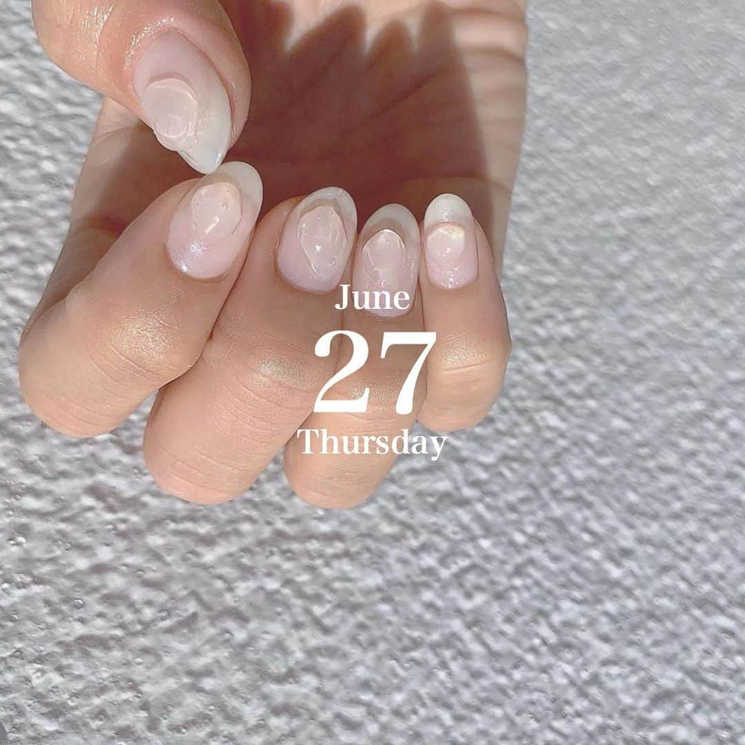 bis_web bis [ビス] さんのインスタグラム写真 - (bis_web bis [ビス] Instagram)「June 27, Thursday﻿ ﻿ 💅🏻﻿ ﻿ ﻿ SUMMER nail 💕﻿ ﻿ みんなの夏のネイルは？﻿ ﻿ ぷくっと感がたまらないジェルネイル派が急増中！﻿ 夏休みだけチャレンジする方も多いのでは？﻿ ﻿ トレンドのネイルデザインで﻿ この夏を楽しんで！﻿ ﻿ ﻿ #nail #nailstagram #naildesign #うねうねネイル #ネイル #ぷっくりネイル #水滴ネイル #オーロラネイル #ミラーネイル #針金ネイル #ワイヤーネイル #乳白色ネイル #ホログラムネイル #ジェルネイル #ジェルネイルデザイン #セルフジェルネイル #トレンド #instalove #💅🏻 #ワンカラーネイル #フレンチネイル #バイカラーネイル #ハーフネイル」6月27日 22時18分 - bis_web