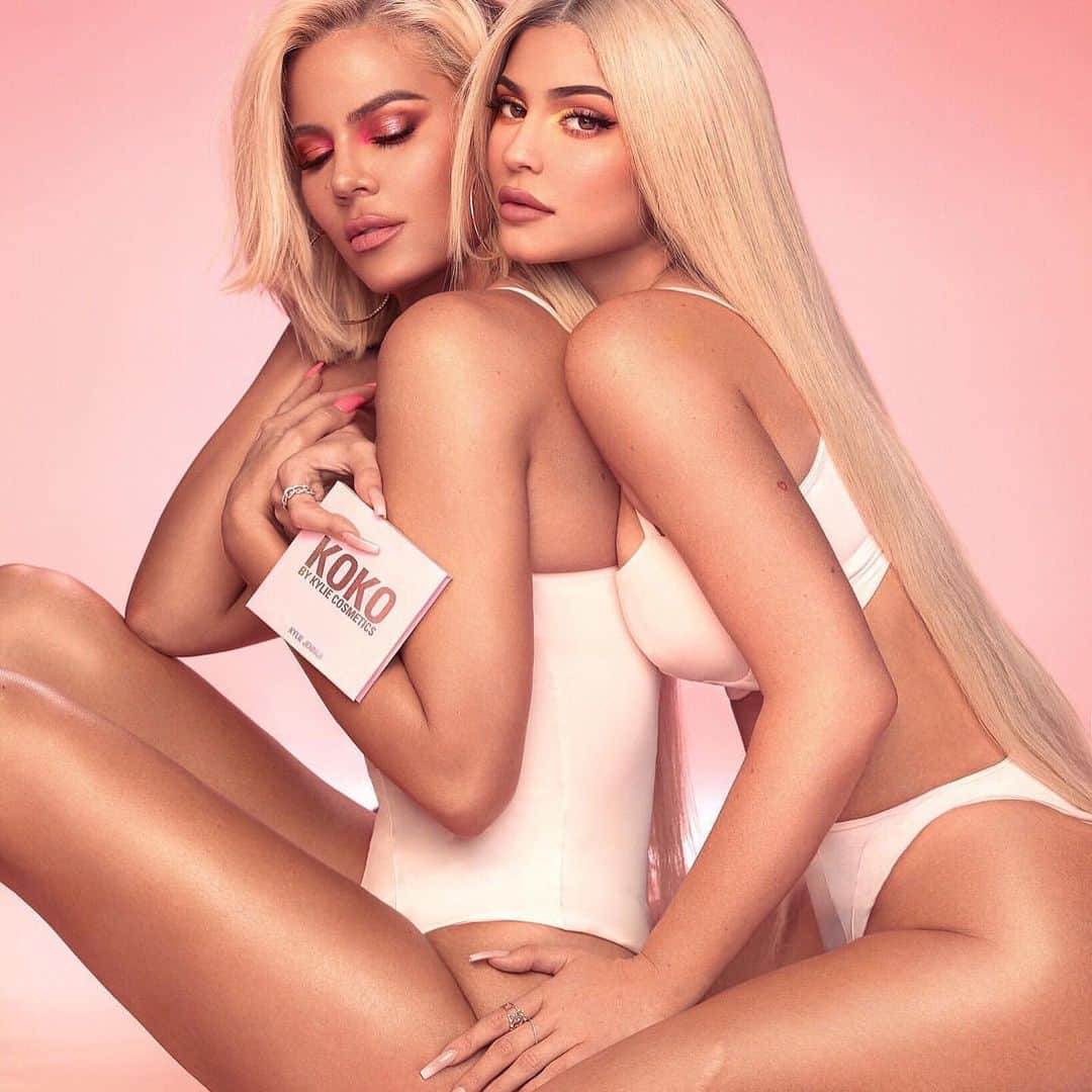 Kylie Cosmeticsさんのインスタグラム写真 - (Kylie CosmeticsInstagram)「Happy Birthday @Khloekardashian!! 😍🎂💕」6月27日 22時18分 - kyliecosmetics