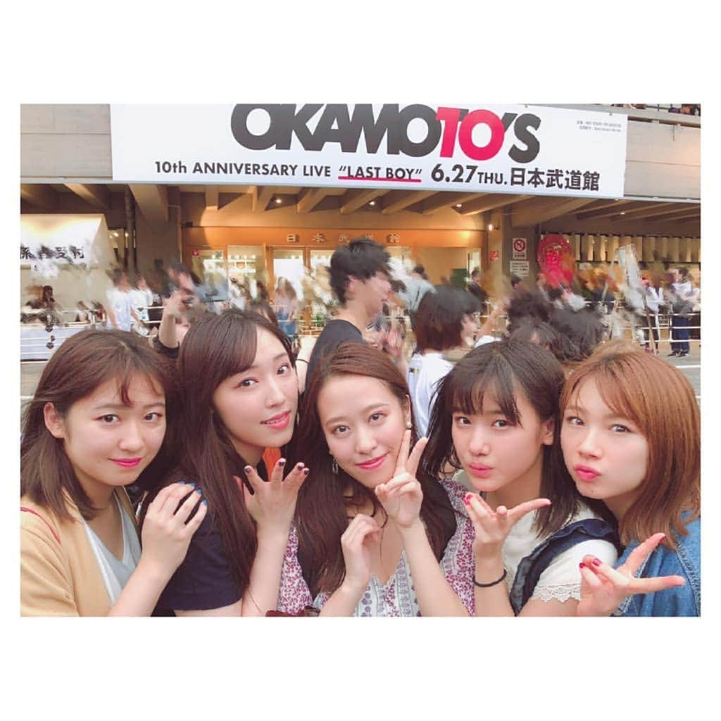 石田亜佑美さんのインスタグラム写真 - (石田亜佑美Instagram)「. . 「OKAMOTO'S 10th ANNIVERSARY LIVE "LAST BOY"」日本武道館公演を見させていただきました！10周年おめでとうございます！ . OKAMOTO'Sさんのライブ、初めて拝見しましたが、無邪気に音楽を楽しむ皆さまのハーモニーが、とても、とても熱く心に響いてきました。最高にかっこよかったです。  MCはめっちゃ笑いました(笑) あんなのありですか(笑)最高です(笑) . ハマ・オカモトさんが喋りだした瞬間のモーニング娘。'19、声を揃えて「「「わぁー！ハマさんだぁー！」」」 . . #okamotos さん #10周年 #おめでとうございます #日本武道館 #最高 #BOY の心持ち続けます！ #ありがとうございました #morningmusume19 #モーニング娘19 #石田亜佑美 #キャップ買った ♥️」6月27日 22時22分 - ayumi_ishida.official