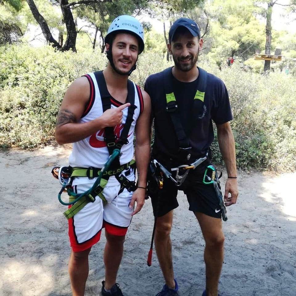エデン・アザールのインスタグラム：「Holiday vibes ✌🏼☀ #enjoy Que du bonheur! 😎 #vacances #saniresort #onlyatsani #howhazardsholiday」