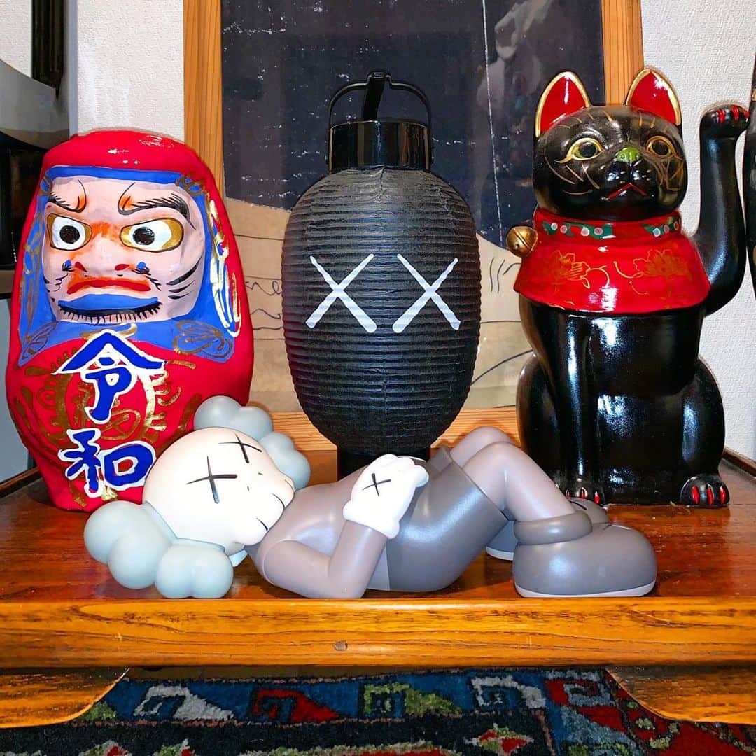DJ DARUMAのインスタグラム：「🇯🇵🗻 #KAWSHOLIDAY #KAWS @arr.allrightsreserved 👹🏮🐈✖︎✖︎」