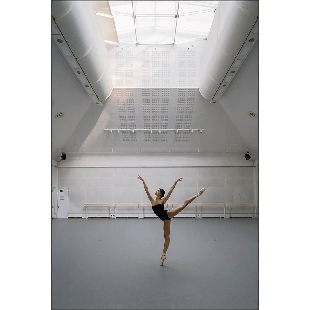 ballerina projectさんのインスタグラム写真 - (ballerina projectInstagram)「Yasmine Naghdi at the Royal Opera House. #ballerina - @yasmine_naghdi #royaloperahouse #coventgarden #london #ballerinaproject #ballerinaproject_ #ballet #dance #pointe #yasminenaghdi #balletstudio  With the upcoming conclusion of the Ballerina Project limited edition prints will be only available for a limited time. Link is in our Instagram profile to purchase one today.  The Ballerina Project book is now available for pre-order. Go to @ballerinaprojectbook for pre-order link and info. #ballerinaprojectbook」6月27日 22時43分 - ballerinaproject_