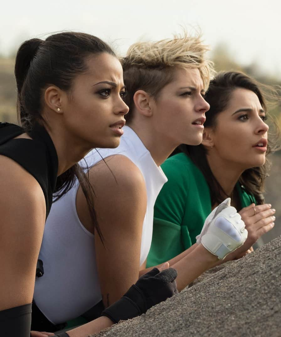 Just Jaredさんのインスタグラム写真 - (Just JaredInstagram)「The first trailer for @charliesangels just debuted and it features a big surprise! Tap this pic in the LINK IN BIO to see! #CharliesAngels #KristenStewart #EllaBalinska #NaomiScott Photo: Sony」6月27日 22時37分 - justjared