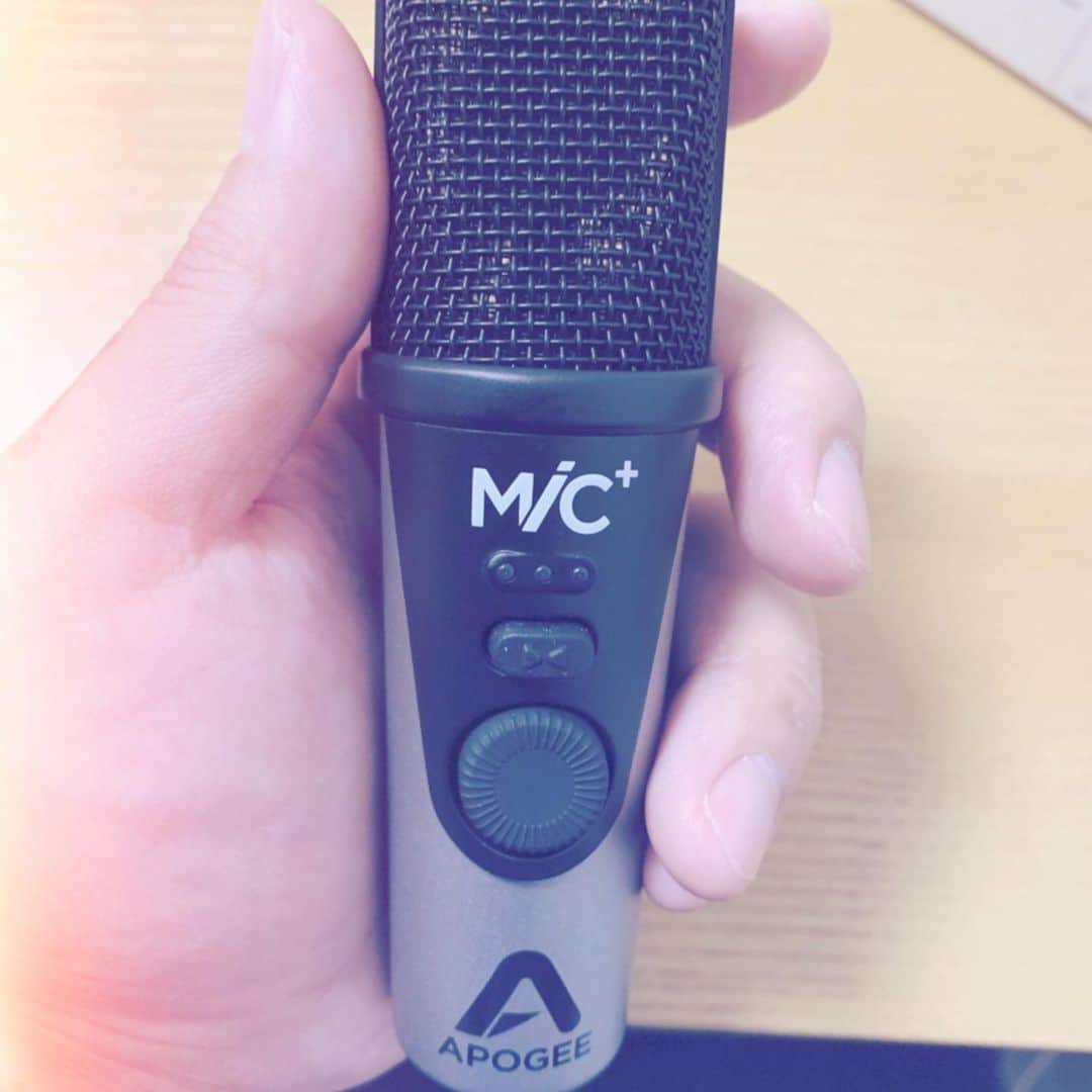 TEEDAさんのインスタグラム写真 - (TEEDAInstagram)「Yeah! I got a new microphone for demo recording!! It’s little and good sound and good for carrying around!! 今日届いたデモREC用のマイク！ノートPCにUSB直！ しかも小さくて、音も良いし、持ち運び便利！ 海外公演のオフ日にもREC出来るからゲットしたー！  #backon #teeda #kenji03 #rock #hiphop #jhiphop #rockband #jrockband #rap #jrap #bringthenoise #tokyo #adachi #tattoo #punk #mixture  #lyricist #trackmaker #composer #songwriter #tstar #avex #avexmanagement #anime #anison #animethemesong #tokyojapan #apogeemicplus」6月27日 22時44分 - teeda_bo