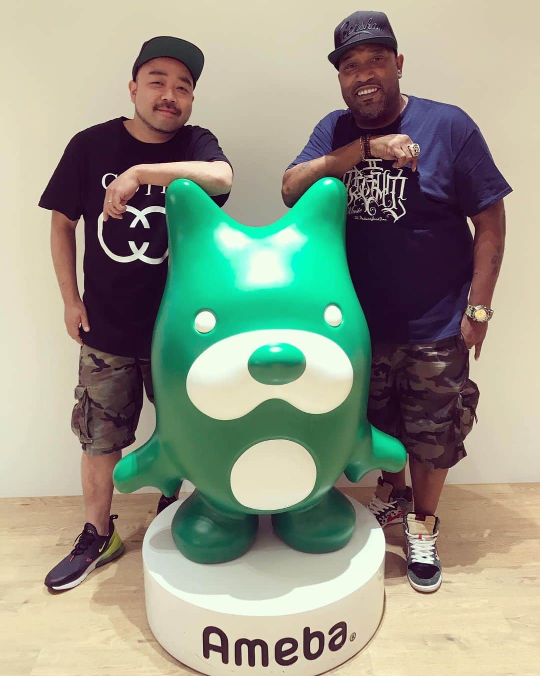 のインスタグラム：「With Real O.G. @bunb  At Abema Towers @abemamix  #abematv #abemamix  #bunb #ugk #djhazime」