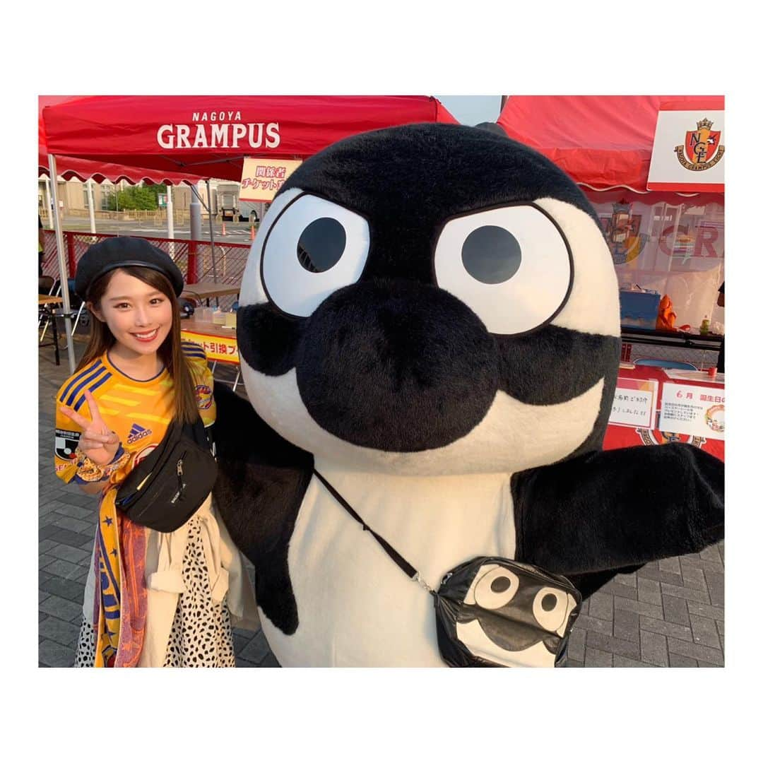 峰麻美さんのインスタグラム写真 - (峰麻美Instagram)「❤️グランパスくんファミリー💛  #soccer #football #jleague #j1 #vegalta #grampus #サッカー #jリーグ #ベガルタ仙台 #名古屋グランパス #サッカー好き女子 #ベガサポ #グランパスくん #グランパコちゃん #グランパスくんjr. #グララ」6月27日 22時49分 - asaaaaami.0702