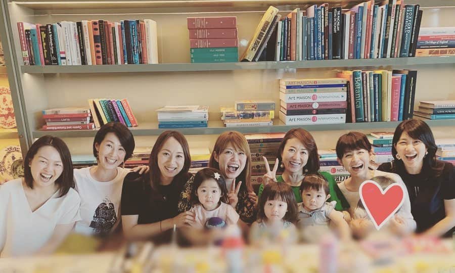 大菅小百合のインスタグラム：「お久しぶりにみんなに会えた時間❤️美味しい物食べて笑顔になってまた頑張ろうって思えた日😍✌🏻✨‼️ ・ ・ ・ #楽しい時間 #同じ年のお友達 #食べることより #遊びに夢中 #娘も楽しそぅだった」