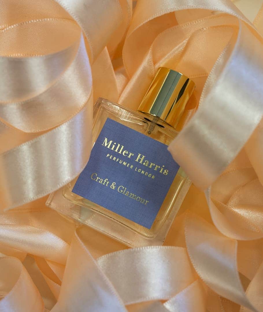 のインスタグラム：「Introducing our new fragrance, Craft & Glamour, in partnership with @theroyaloperahouse.  Inspired by the contrast and synchronicity between the highly skilled artisans who work behind the scenes and the opulence of the production.」