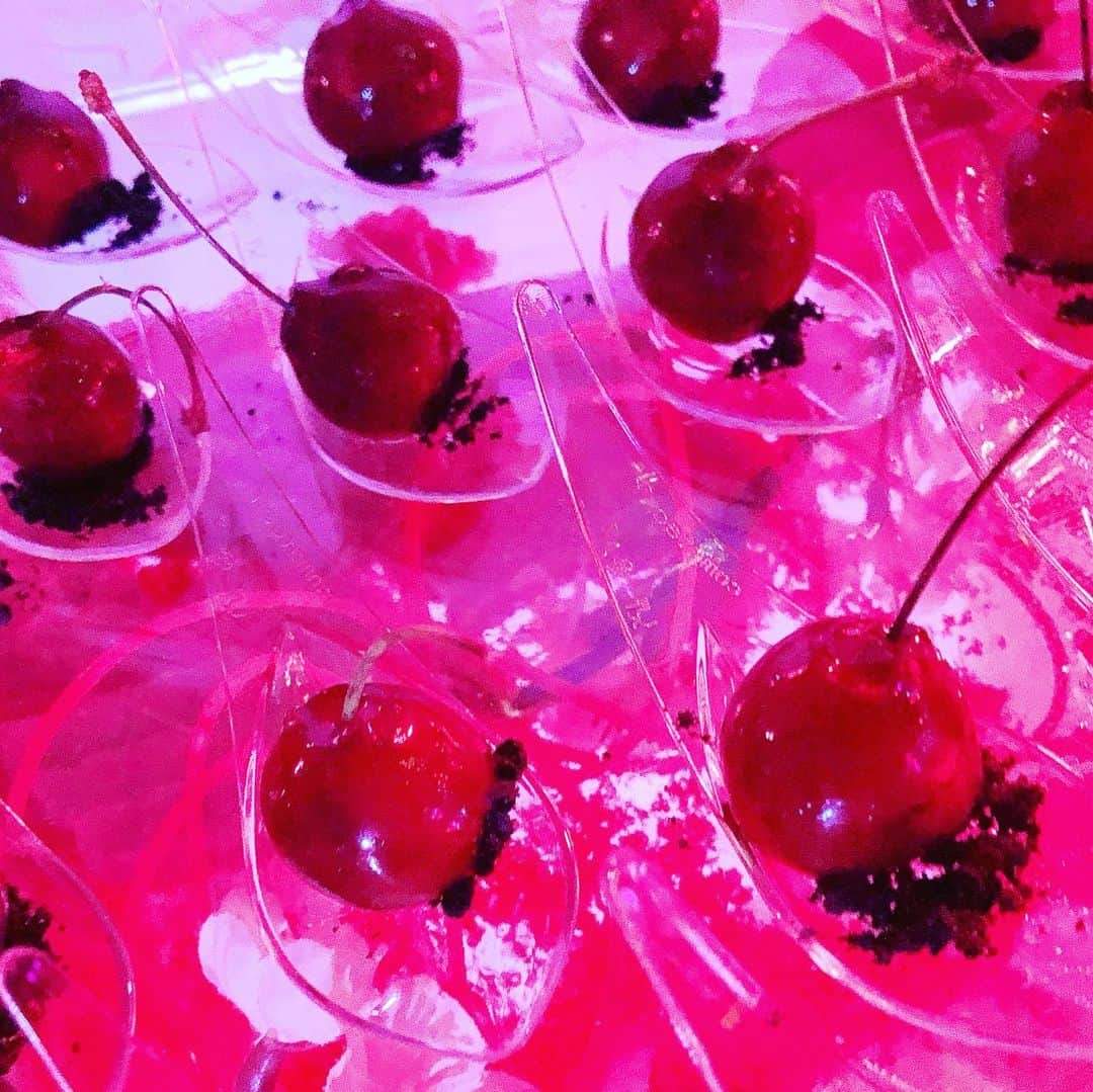 阿部洋子さんのインスタグラム写真 - (阿部洋子Instagram)「#mummbeachclub  #anaintercontinentaltokyo  #launch  #party #garden  #pool  都会やなー👯‍♀️🥂😋︎☺︎❤︎ プールから見える東京タワー! 🗼 #tokyotower」6月27日 22時54分 - hirocoring