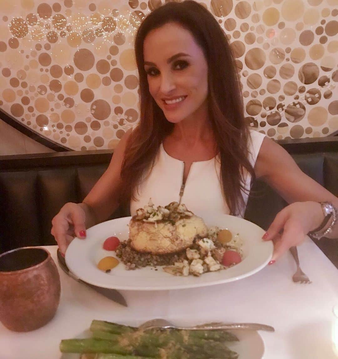 リサ・アンさんのインスタグラム写真 - (リサ・アンInstagram)「What would a trip to #NYC be without my favorite cauliflower steak @huntandfish has to stop by my favorite spot in the city, as always everything was perfect as always!! SO GOOD ❤️」6月27日 22時55分 - thereallisaann