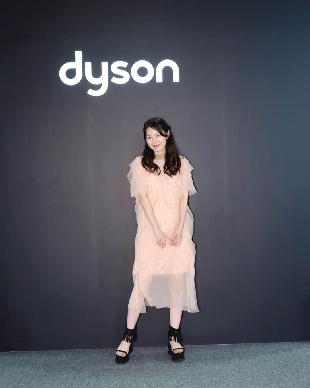 森貴美子さんのインスタグラム写真 - (森貴美子Instagram)「Dysonのポップアップイベントに行ってきました！ 話題のエアラップを試してきたよ✨ 手軽に綺麗に理想的なカールが作れて大満足♡  六本木ヒルズの大屋根プラザにて  2019年6月28日（金）～2019年6月30日（日）  時間 11:00～20:00 で開催中です。 ・ ・ ・ 💛💛💛 ・ ・ ・ #dyson #エアラップ #dysonhair  #六本木ヒルズ #다이손 #일본모델  #롯폰기힐즈」6月28日 8時37分 - morikimi_morikimi