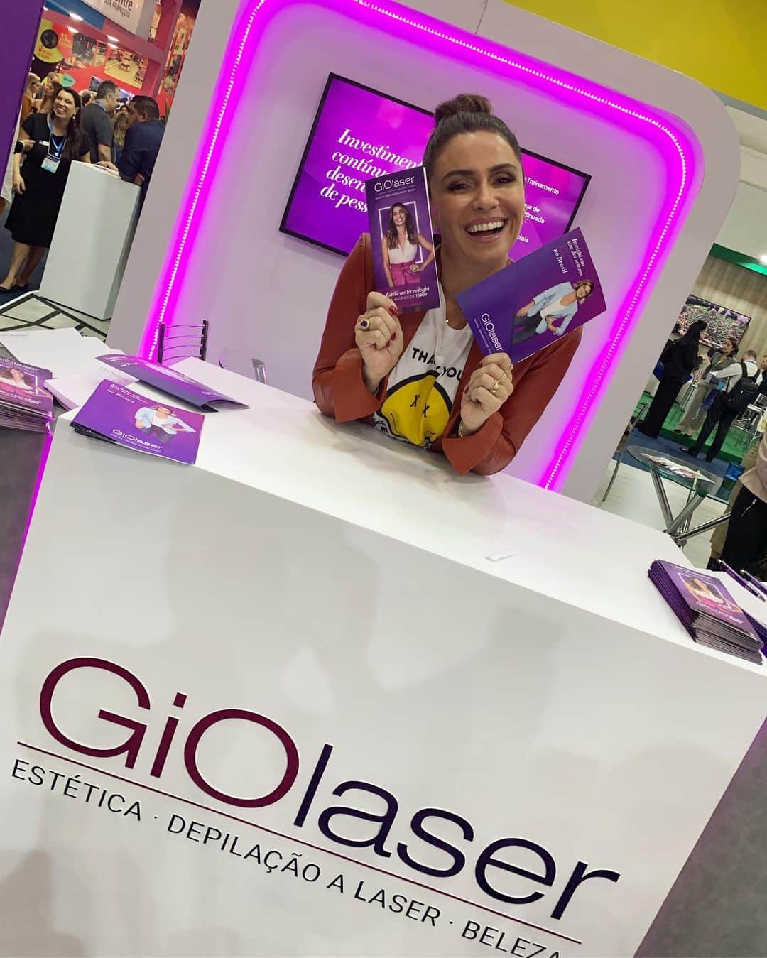 Giovanna Antonelliのインスタグラム：「A gente ta na maior feira de franchising do Brasil #ABF !!! Foi um super dia! 💜@giolaseroficial @dracarla.sarni」